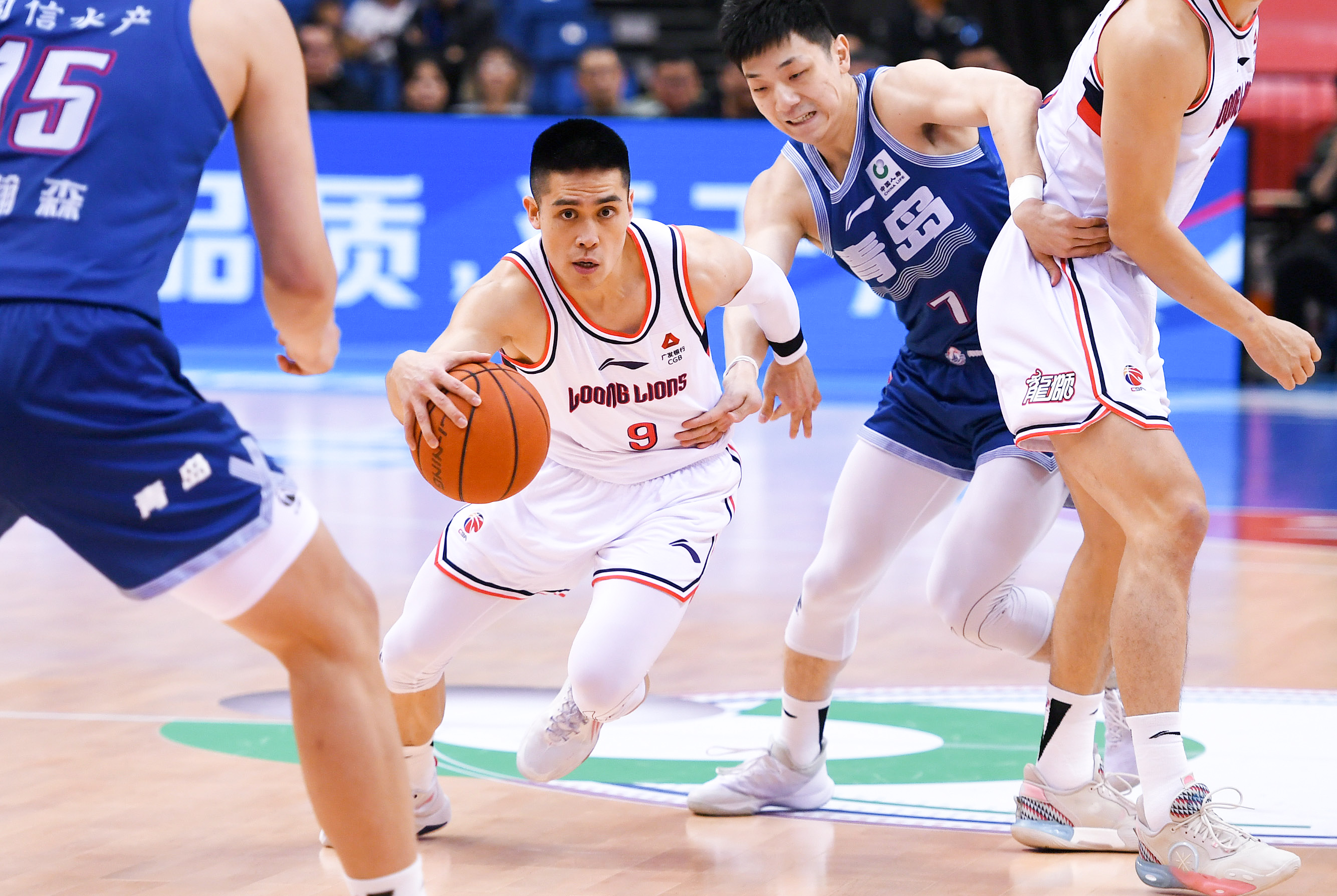 师都在拭目 师都在拭目